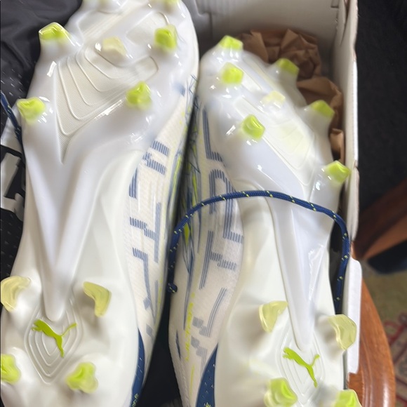 PUMA Ultra Ultimate CP FG/AG White and Blue Soccer Cleats - Picture 9 of 10